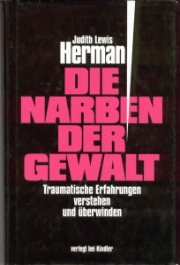 Die Narben der Gewalt
Traumatische Erfahrungen verstehen und überwinden
Judith Lewis Herman
1994 Kindler Verlag München
Umschlagstext:
In diesem Buch zieht Judith Lewis Herman die Bilanz
aus 20 Jahren Forschung und therapeutischer
Arbeit mit den Opfern häuslicher, sexueller und politischer
Gewalt. Sie analysiert traumatische Erfahrungen
und die entsprechenden Symptome in ihrer ganzen
schrecklichen Vielfalt, und sie zeigt
Wege und Methoden der Behandlung auf.
Ein Buch, das Brücken baut: zwischen Opfern, Tätern und
den vielen betroffenen, aber hilfslosen Zuschauern.