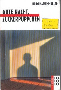 Gute Nacht, Zuckerpüppchen
Heidi Hassenmüller
1994 Rwohlt Taschenbuch Verlag Reinbek bei Hamburg
Umschlagstext:
Die Geschichte des Mädchen Gaby, das viele Jahre hindurch von ihrem Stiefvater sexuell missbraucht wurde, hat die Autorin selbst durchlebt: Es ist die Geschichte meiner Jugend, die ich nicht hatte ... Ich habe sie für all die Mädchen geschrieben, die in der gleichen ausweglosen Sitation sind. Durchbrecht das Schweigen und ruft um Hilfe. Immer wieder, bis man euch hört.
Ausgezeichnet mit dem Buxtehuder Bullen für das beste Jugendbuch des Jahres. ab 14 Jahre